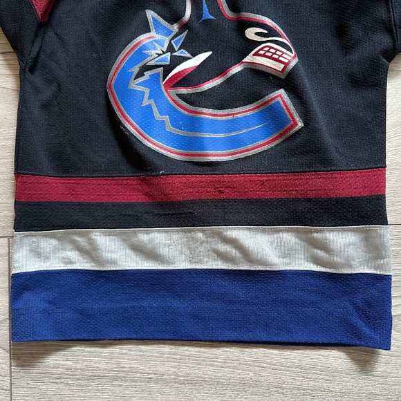 Vintage 90’s Starter NHL Vancouver Canucks Hockey Jersey Youth Medium - Picture 10 of 13